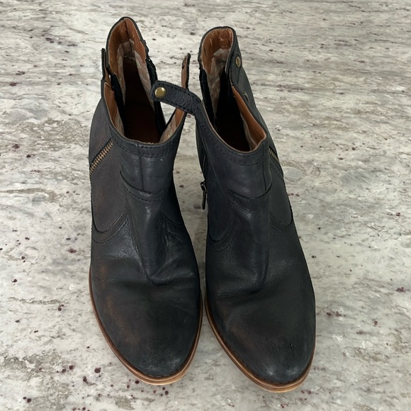 Lucy Brand Leather Booties, black, size 9 - Picture 2 of 6